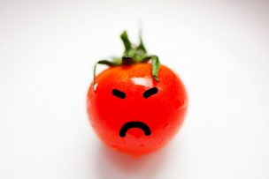 怒り顔のトマト