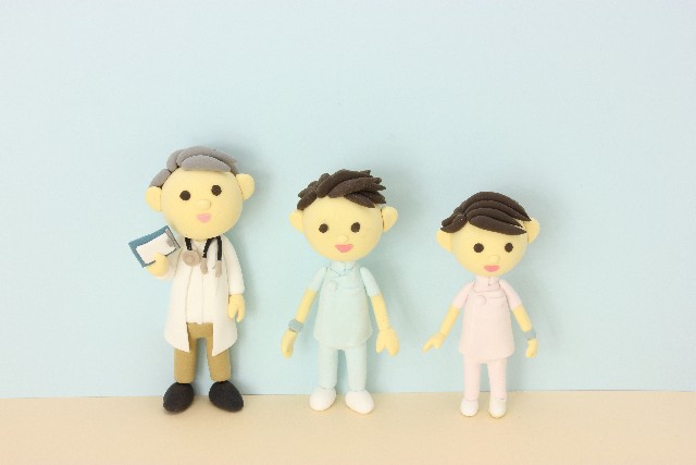 人形の医者と看護師