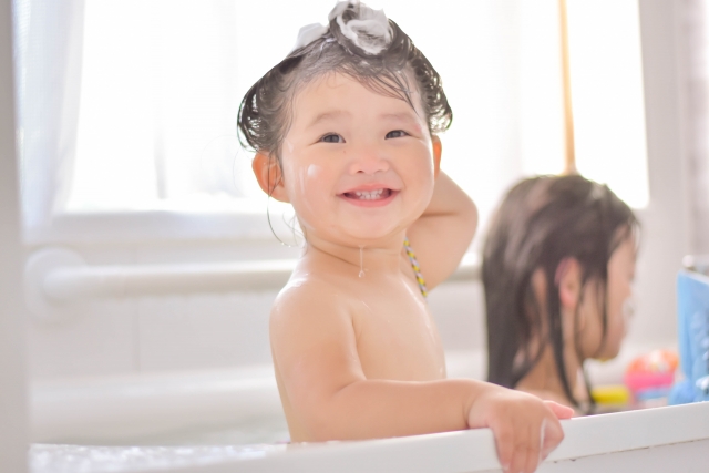 お風呂に入りたがらない子どもをお風呂に入れる方法と、お風呂嫌いになる理由
